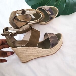 Bettye Muller camo Strappy wedge Espadrille Sandals Symmer Shoes
